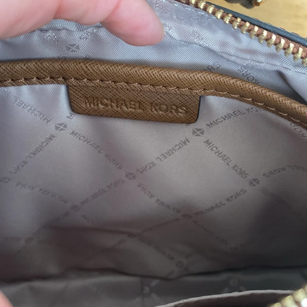 NWT Michael Kors Sandrine Stud Crossbody Leather Bag - Picture 3 of 9